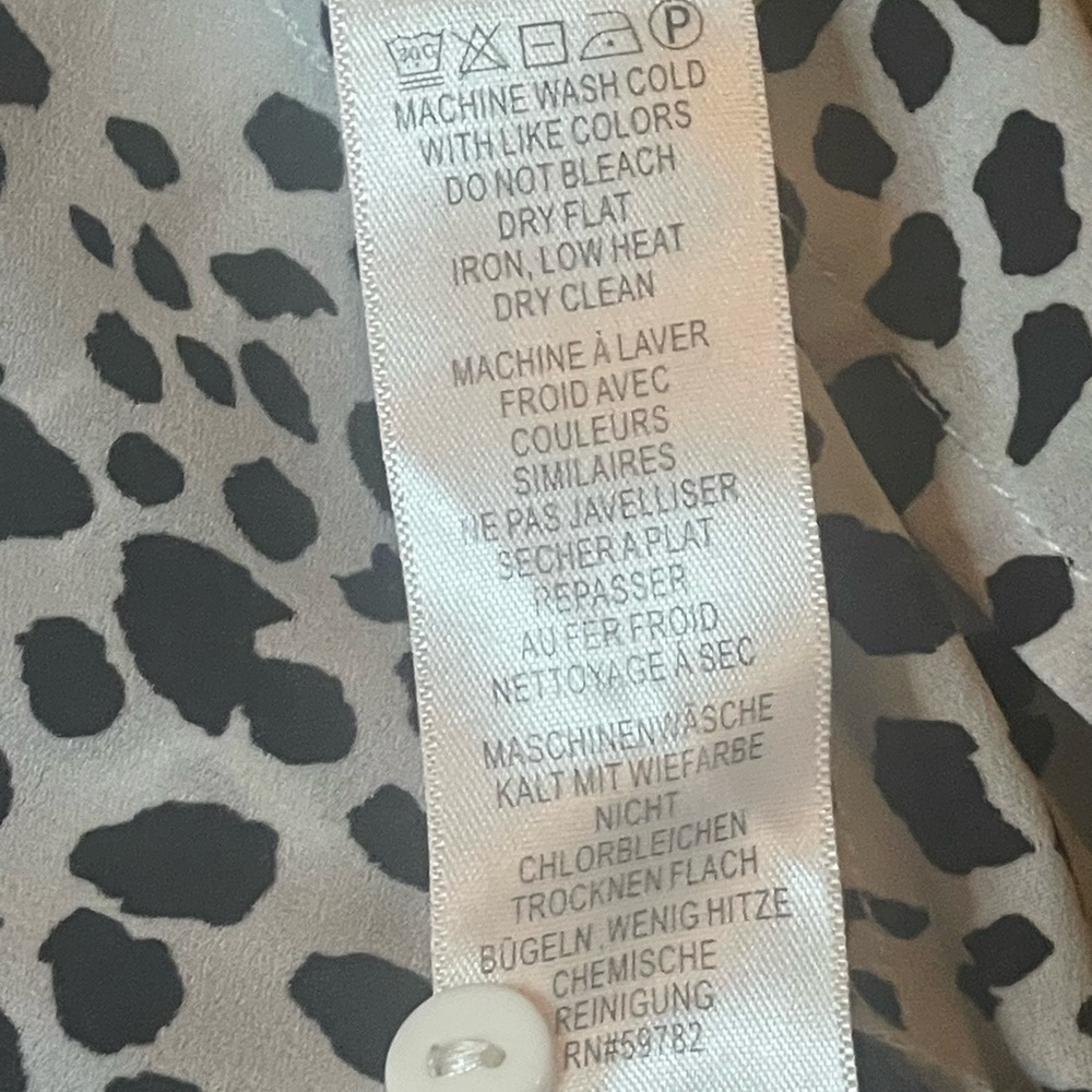 ADRIANNA‎ PAPELL Animal Print Shirt Medium Woman’s Black White Spring Summer - Picture 3 of 6